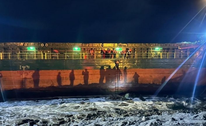 Kastamonu'da yük gemisi karaya oturdu