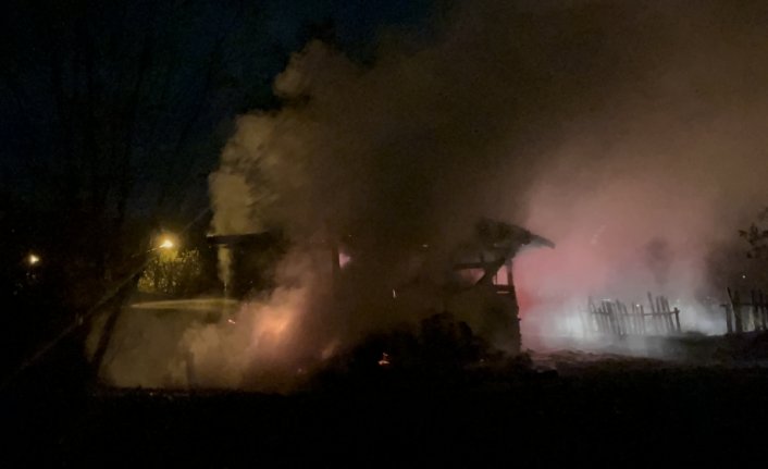 Mengen'de çıkan yangından samanlık kullanılamaz hale geldi