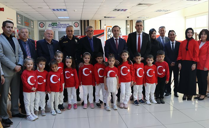 Samsun'da “Cumhuriyet'imizin 100. Yılında 100 Öğrenci 100 Bayrak“ sergisi açıldı