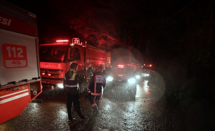 Trabzon'un Sürmene ilçesindeki örtü yangını kontrol altına alındı