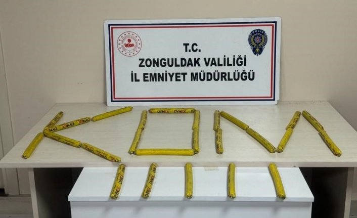 Zonguldak'ta bir araçta 25 dinamit ele geçirildi