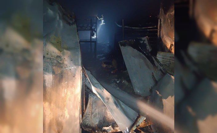 Boyabat'ta yangın çıkan konteyner kullanılamaz hale geldi