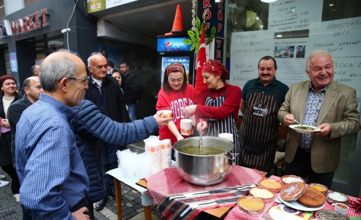 Giresun'da vatandaşlara karalahana çorbası dağıtıldı