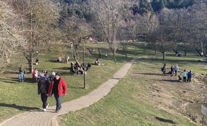 Hafta sonunu fırsat bilenler Gölcük Tabiat Parkı'nda yoğunluk oluşturdu
