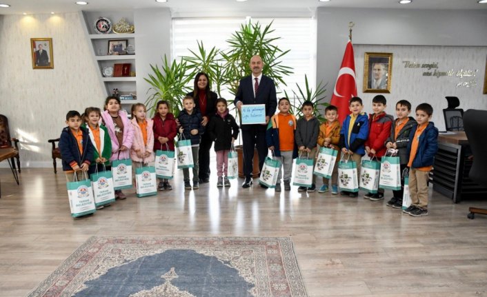 Terme Belediye Başkanı Kılıç'a öğrencilerden Yerli Malı Haftası ziyareti