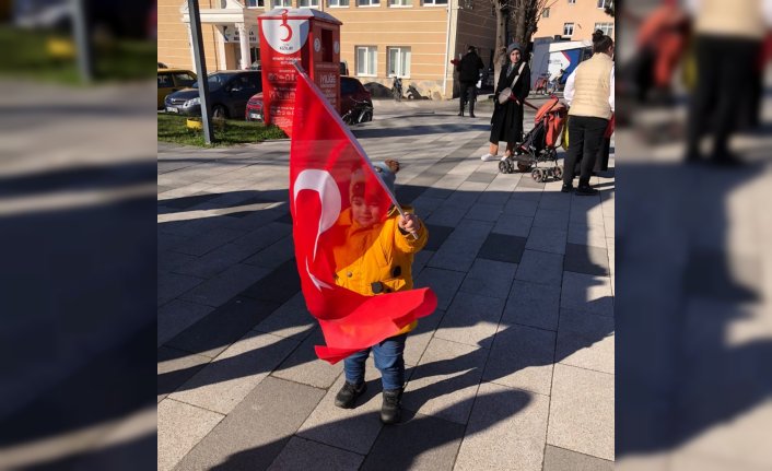 Düzce'de teröre tepki yürüyüşü düzenlendi, şehitler için dua edildi