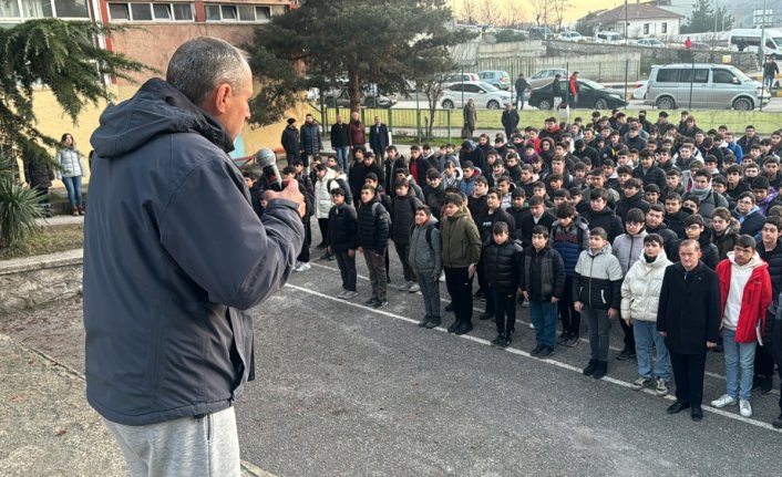 Karabük, Zonguldak ve Kocaeli'de okullarda şehitler için saygı duruşunda bulunuldu