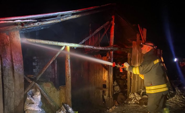 Mudurnu'da odunlukta çıkan yangın söndürüldü