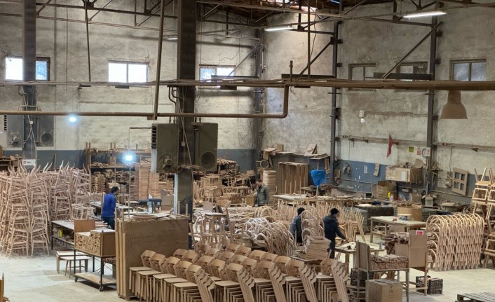 3 bin nüfuslu ilçede üretilen ahşap sandalyeler 50'yi aşkın ülkeye gönderiliyor