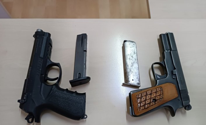 Amasya’da 2 ruhsatsız tabanca ele geçirildi