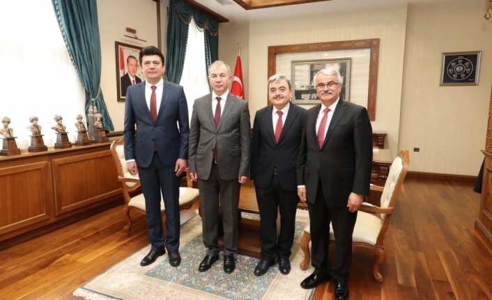 Amasya'da kalp masajıyla öğrencisinin hayatını kurtaran öğretmene başarı belgesi verildi