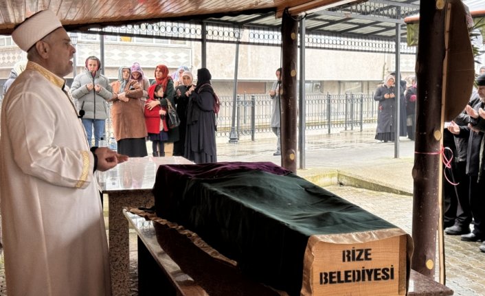 Artvin'de eşi tarafından öldürülen kadının cenazesi toprağa verildi