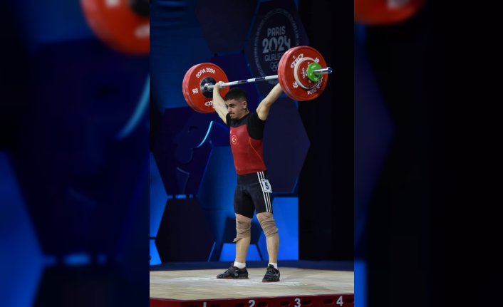 BARÜ Rektörü Uzun'dan halterde Avrupa şampiyonu olan öğrencisine tebrik