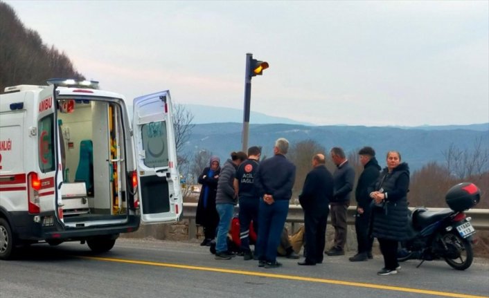Bolu'da bariyere çarpan motosikletin sürücüsü yaralandı