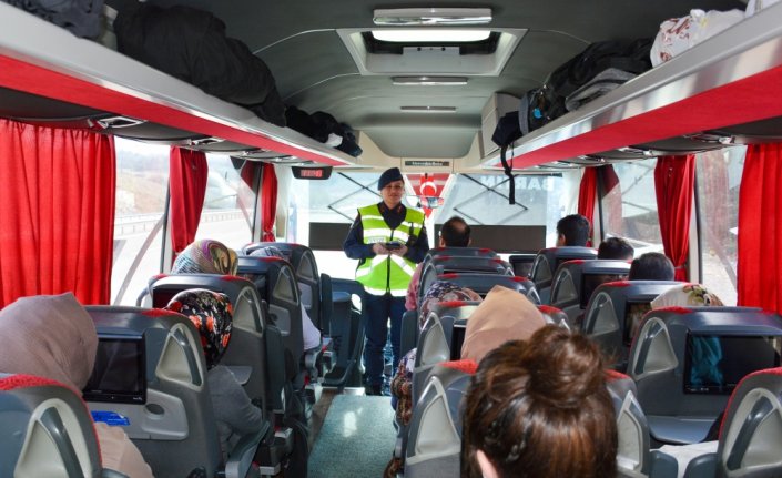 Bolu'da şehirlerarası yolcu otobüslerinde emniyet kemeri denetimi yapıldı