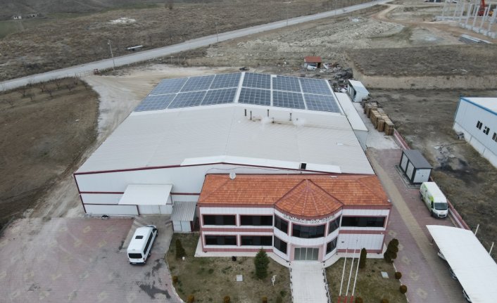 Çatısı güneş enerjisi santraline dönüştürülen fabrika elektrik faturasını düşürdü
