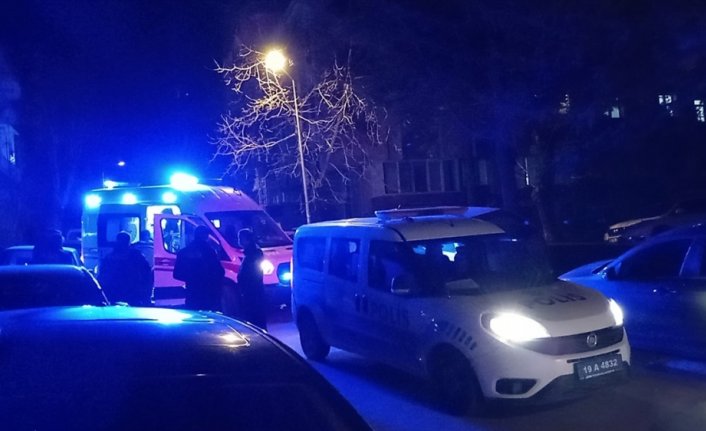 Çorum'da 2 kişi, kendilerinden para isteyen zanlılarca bıçakla yaralandı