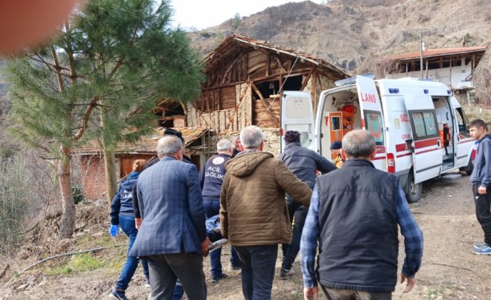 Çorum'da ayağını çapa makinesine kaptıran kişi yaralandı