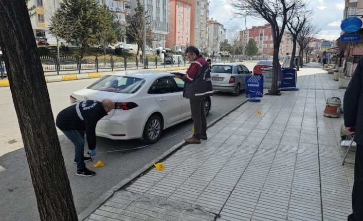 Çorum'da caddede silahlı saldırıya uğrayan kişi yaralandı