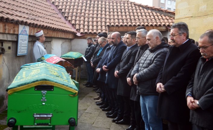 Çorum’daki otobüs kazasında ölen 2 kardeş defnedildi