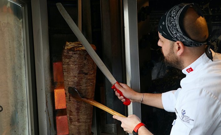 Cumhurbaşkanı Erdoğan'ın övgüsü Bayburtlu dönercileri sevindirdi