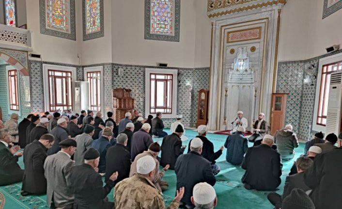 Depremlerde hayatını kaybedenler için Tosya'da mevlit okutuldu