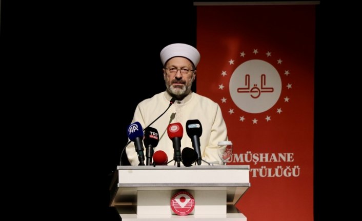 Diyanet İşleri Başkanı Erbaş, Gümüşhane'de öğrencilerle bir araya geldi: