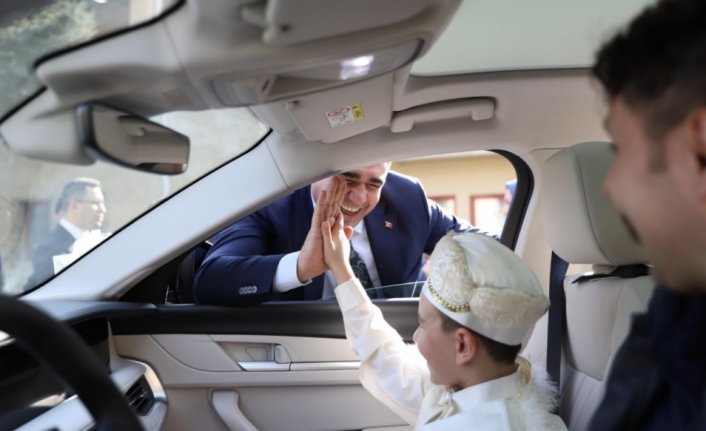 Düzce'de devlet korumasındaki çocuklar için sünnet konvoyu düzenlendi