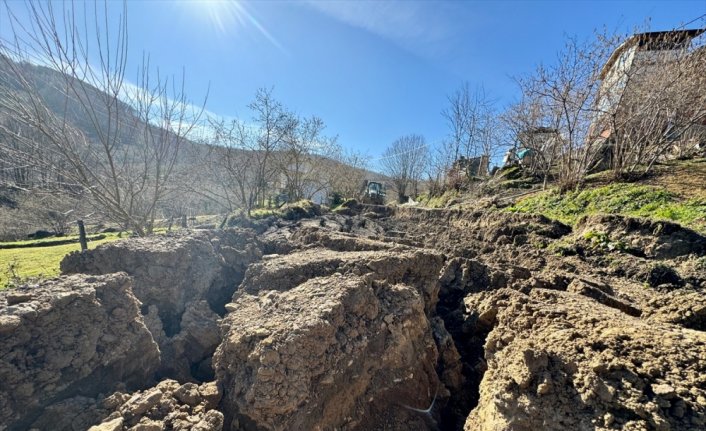 Düzce'de heyelandan zarar gören 5 ev tahliye edildi