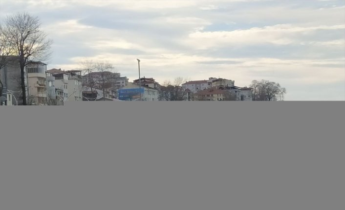 Düzce'de şubatta sıcak havayı fırsat bilenler sahile akın etti