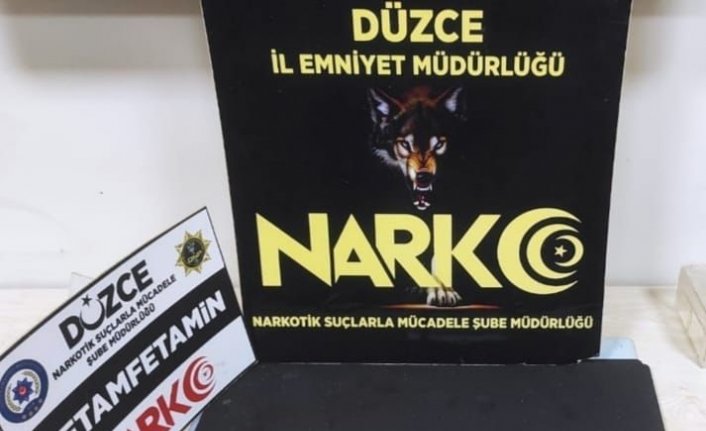Düzce'de uyuşturucu satarken yakalanan 2 zanlı tutuklandı
