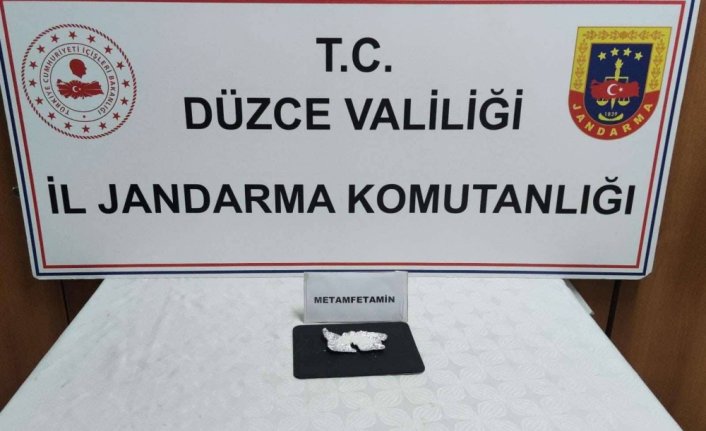 Düzce'de uyuşturucu sattığı iddia edilen şüpheli tutuklandı