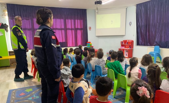 Gerze'de öğrencilere trafik eğitimi verildi