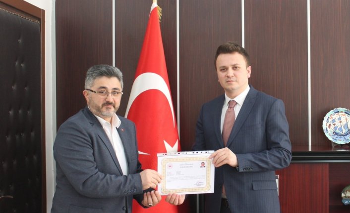 Gerze'de öğretmenlere başarı belgesi verildi