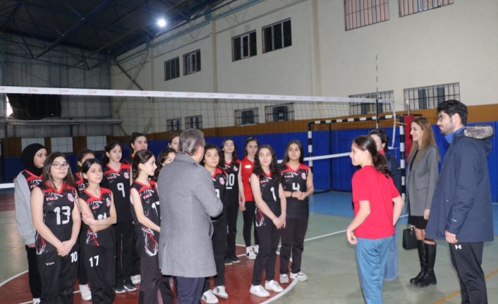 Havzalı başarılı sporcu kızlara destek