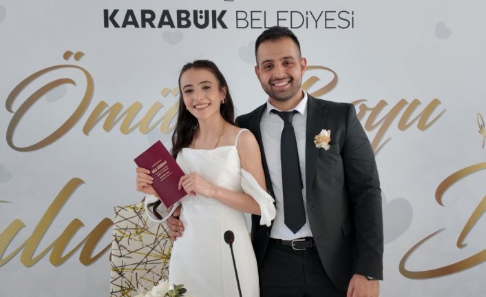 Karabük'te dünyaevine giren çift, nikah için 29 Şubat'ı tercih etti