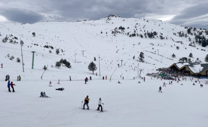 Kartalkaya Kayak Merkezi'nde hafta sonu yoğunluğu