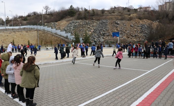 Kastamonu'da öğrenciler geleneksel oyunlarla eğlendi
