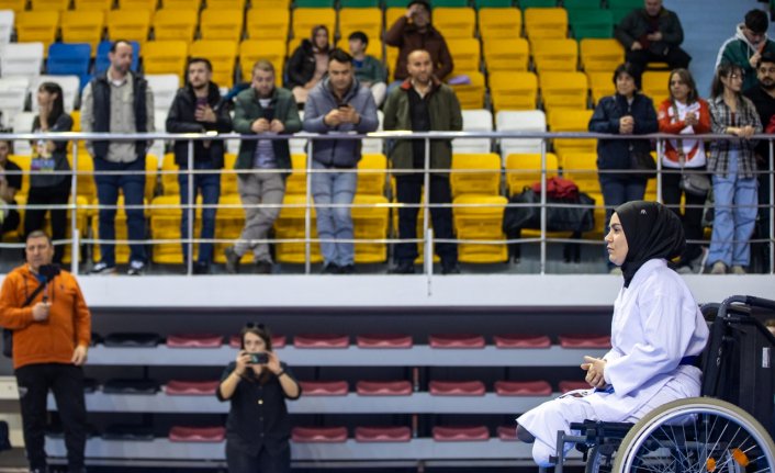 Madenciler, enkazdan çıkardıkları Songül'ü ilk para karate turnuvasında yalnız bırakmadı