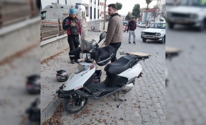 Merzifon'da otomobille çarpışan motosikletin sürücüsü yaralandı
