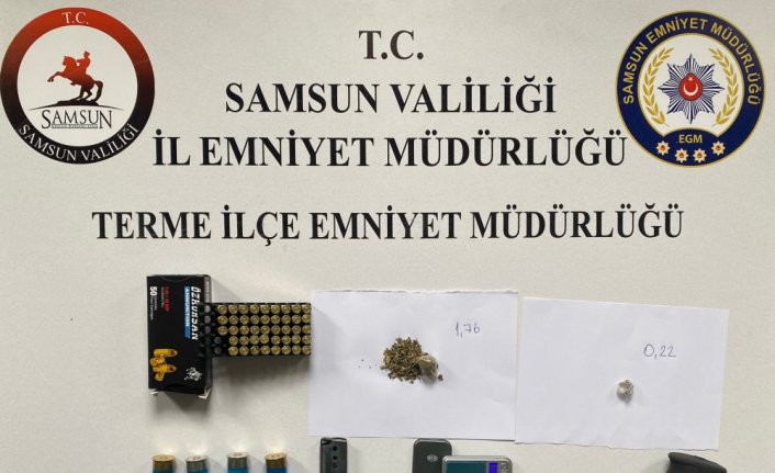 Samsun'da bir evde ruhsatsız silah ve uyuşturucu ele geçirildi