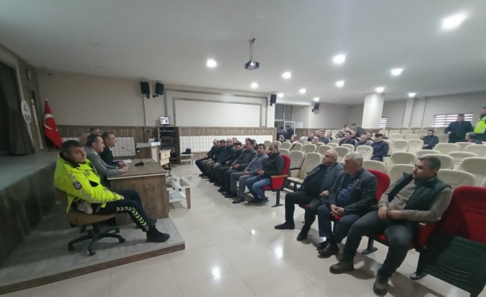 Terme'de servis sürücülerine seminer verildi