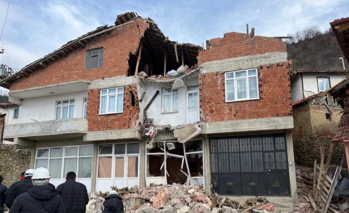 TOGÜ öğretim elemanları heyelan oluşan Günebakan köyünde incelemede bulundu