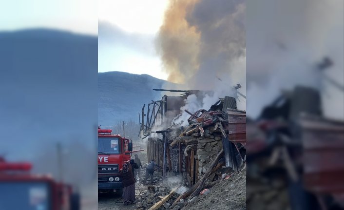 Tokat'ta bir köyde çıkan yangında 3 ev kullanılamaz hale geldi