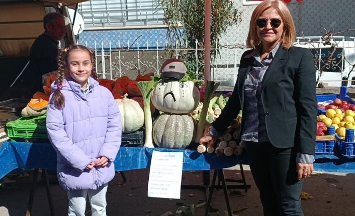 Tokat'ta pazarda iklim değişikliğine dikkat çektiler