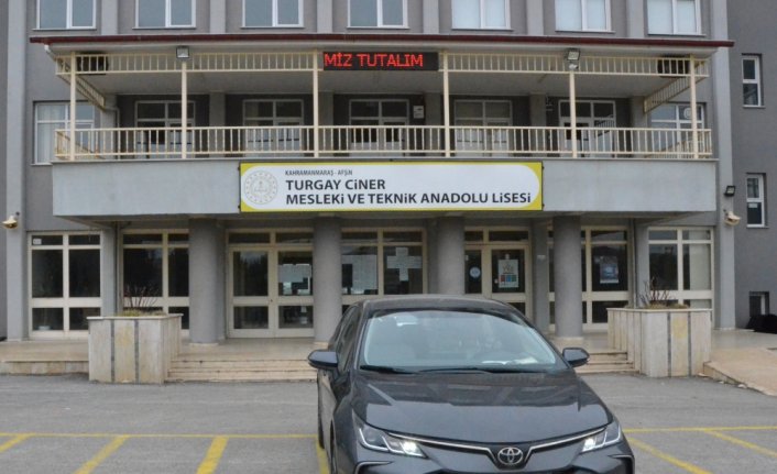 Toyota, Kahramanmaraş'ta bir okula otomobil hibe etti