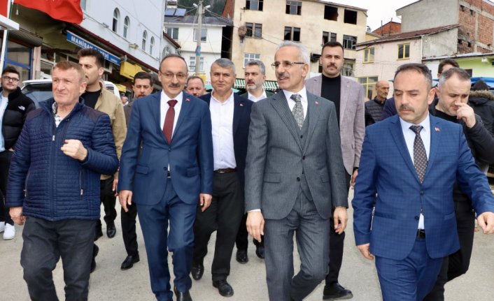 Ulaştırma ve Altyapı Bakanı Uraloğlu, Trabzon'da ilçe ziyaretinde bulundu