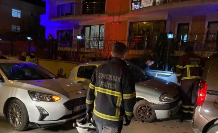 Zonguldak'ta iki otomobilin çarpıştığı kazada doğal gaz sızıntısı yaşandı