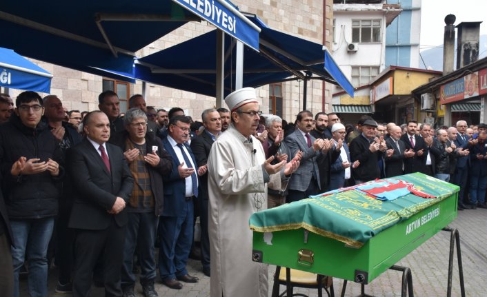 Artvin'de trafik kazasında hayatını kaybeden gazeteci son yolculuğuna uğurlandı