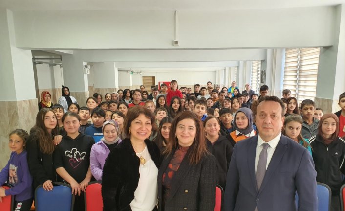 Asarcık'ta TÜBİTAK'ın düzenlediği “Yenilenebilir Enerji“ bilim söyleşisi yapıldı